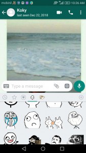 اختيار الملصق المحبب لك فى تطبيق واتساب